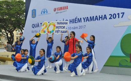 Soobin Hoàng Sơn cực đáng yêu trong vòng vây các fan nhí TP.Vũng Tàu