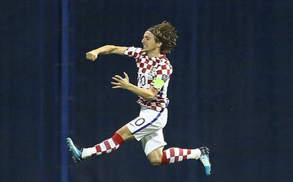 Croatia vùi dập Hy Lạp, chạm tay vào vé World Cup 2018