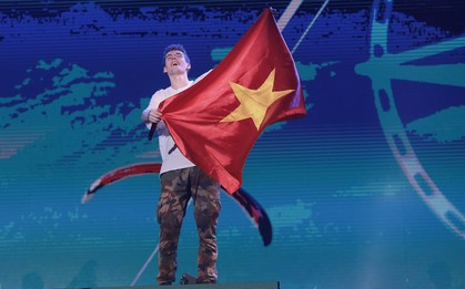 Chùm ảnh đẹp: Lost Frequencies “thổi bùng” không khí đêm cuối “Monsoon Music Festival 2017 by Tuborg” với những set nhạc sôi động, phất cao lá cờ Việt Nam trên sân khấu