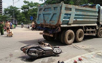 TP. HCM: Người phụ nữ bị xe ben cán tử vong sau khi chở con đi học
