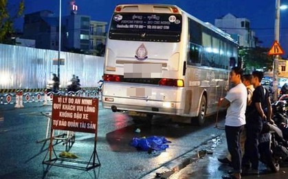 Người phụ nữ bị xe khách mang biển Campuchia cán tử vong trên phố Sài Gòn
