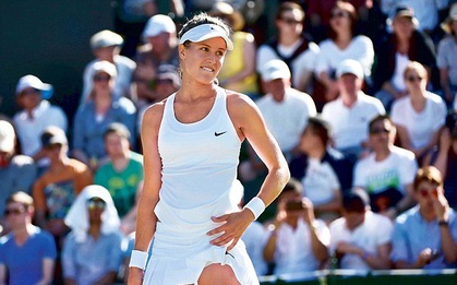 "Đóa hồng Canada" Bouchard phải hẹn hò với fan vì... thua độ