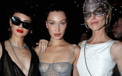 Hậu thất tình, Bella Hadid để lộ trọn vòng 1 trước hàng trăm con mắt ở đêm tiệc