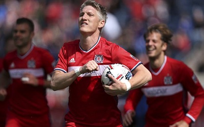 Schweinsteiger cần 17 phút để ghi bàn ở CLB mới: Tiếc không Mourinho?