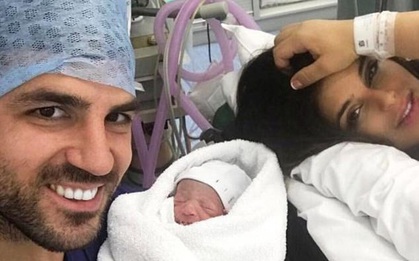Đón quý tử chào đời, Fabregas cảm ơn bạn gái hơn 13 tuổi