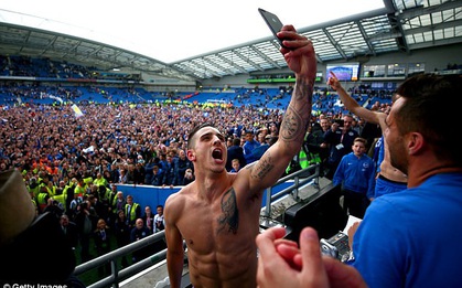 Xác định đội bóng đầu tiên thăng hạng Premier League