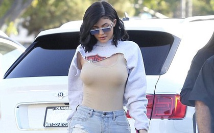 Ai có thể giải thích được Kylie Jenner mặc kiểu áo gì ra phố không?