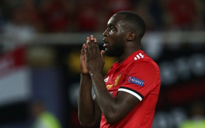 Lukaku bị fan Man Utd "ném đá" không tiếc tay vì bỏ lỡ khó tin