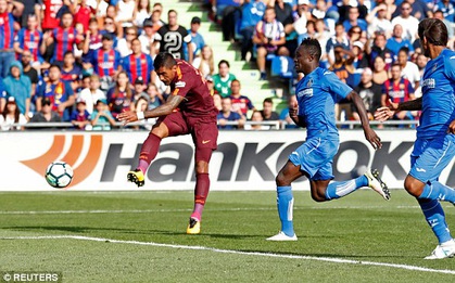 Tân binh đến từ giải Trung Quốc giúp Barca lội ngược dòng nghẹt thở