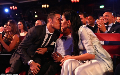 Ronaldo livestream, tiết lộ tên con gái và ngày bạn gái Georgina lâm bồn