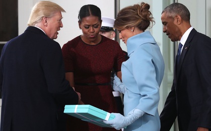 Tân Đệ nhất phu nhân Mỹ Melania Trump đã tặng món quà gì cho nhà Obama?