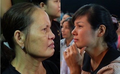 Người dân nghẹn ngào nước mắt trong lễ “bông hồng cài áo” báo hiếu mùa Vu Lan