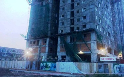 Sập giàn giáo công trình cao tầng ở Sài Gòn, 2 công nhân thương vong