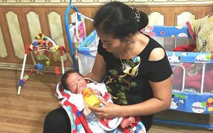 Bé trai 20 ngày tuổi bị bỏ rơi trong thùng giấy bên đường