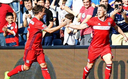 Schweinsteiger tiếp tục nổ súng từ ngày rời Man Utd