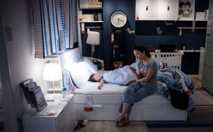 Hè nóng nực, dân Thượng Hải kéo ra cửa hàng IKEA, nằm la liệt lên giường như ở nhà mình