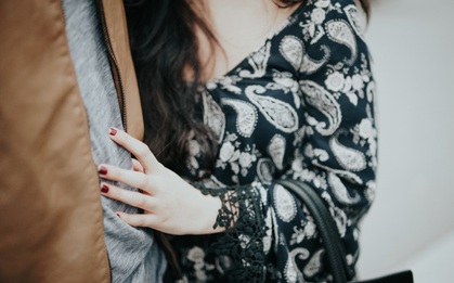 Chẳng ai trên đời này có thể quên triệt để người yêu cũ, người đến sau thì phải chấp nhận quá khứ thôi