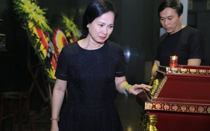 NSND Lan Hương và đồng nghiệp khóc nghẹn trước linh cữu NSƯT Duy Thanh