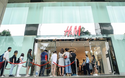 BST ERDEM x H&M chính thức được bày bán tại Vincom Đồng Khởi
