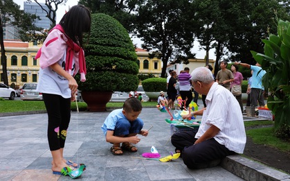 "Ông Chuột" ở Nhà thờ Đức Bà: Người dành cả phần đời còn lại để lưu giữ "tuổi thơ" cho tụi con nít