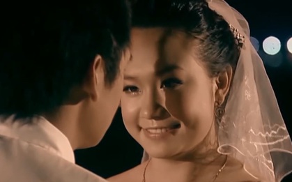 Giữa ồn ào, bức ảnh vợ Tuấn Hưng từng làm mẫu trong MV Duy Mạnh được chia sẻ rầm rộ