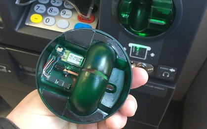 Cảnh giác với những thiết bị đánh cắp tiền và mật khẩu thẻ ATM cực kỳ tinh vi trên khắp thế giới