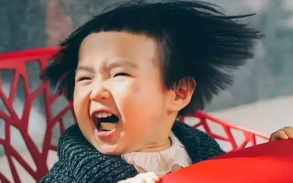 Tiểu Man - Cô bé "ăn cả thế giới" ngày nào giờ đã lớn hơn, điệu hơn và vẫn hay ăn!