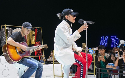 Sơn Tùng mang "căn phòng truyền cảm hứng" của mình chiêu đãi 300 fan trong buổi họp fan cuối năm
