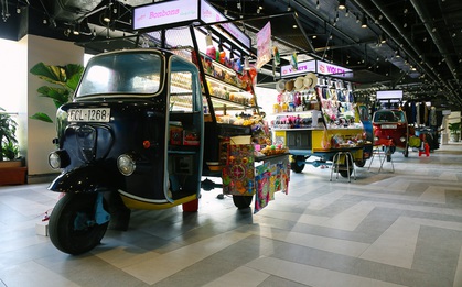 "Hồi sinh" Thuận Kiều Plaza, hàng chục chiếc xe lam cũ được tái chế đáng yêu để trở thành gian hàng buôn bán