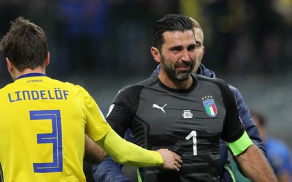 Buffon và đồng đội đổ gục, bật khóc tức tưởi sau thất bại của Italia