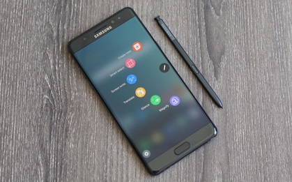 Sau thảm hoạ, Galaxy Note7 từ ngôi sao xuống làm "bảo vệ"