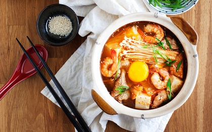 Lẩu kim chi bơ sữa - nghe thì có vẻ chẳng liên quan nhưng lại ngon bất ngờ