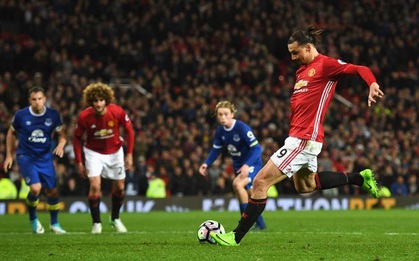 Man Utd thoát thua nhờ quả penalty phút bù giờ của Ibrahimovic