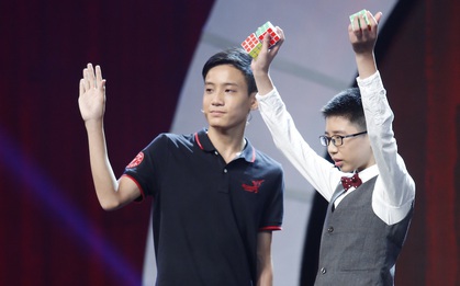 Cậu bé Trung Quốc bịt mắt giải rubik bằng tay, chân chuẩn bị lên sóng truyền hình Việt Nam!