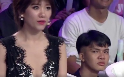 Chàng trai bất ngờ nổi tiếng sau 1 đêm với biểu cảm liếc xéo Hari Won trên sóng truyền hình