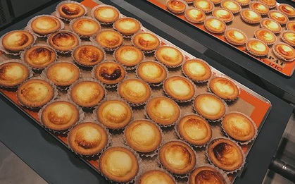 Gần 300k cho 6 chiếc bánh nhỏ, món tart phô mai đắt đỏ này đang khiến giới trẻ Sài Gòn siêu tò mò!