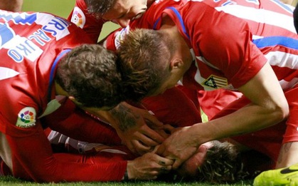 Ai đã cứu Torres thoát chết?