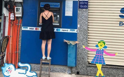 Cận cảnh cây ATM trong bức ảnh gây bão MXH: cô gái bắc ghế rút tiền vì bậc thềm đã bị dỡ bỏ