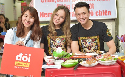 Đói chưa nhỉ? - Diễn viên Anh Dũng và bạn gái trốn “mẹ chồng” tương lai đi ăn hàng chân gà rang muối trứ danh