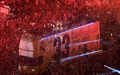 Biển người chào đón những nhà vô địch Real Madrid