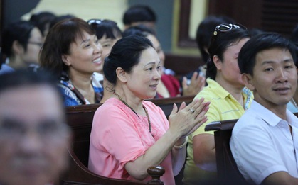 Người thân của Phương Nga vỗ tay khi tòa cho rằng lời khai của ông Mỹ có nhiều mâu thuẫn