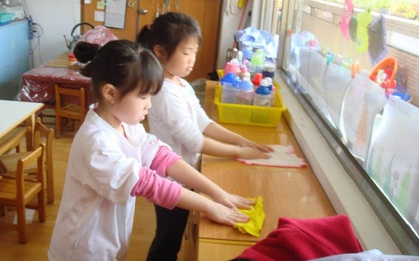 Mẹ Nhật luôn chuẩn bị thứ này trong cặp cho con, ai nghe xong cũng bất ngờ...