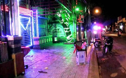 TP. HCM: Hỗn chiến trước phòng trà, nam thanh niên bị chém lìa ngón tay