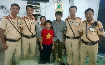 Bé trai mất trí nhớ được CSGT Hải Phòng tìm thấy