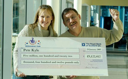 3 năm sau ngày trúng số 150 tỷ đồng, người đàn ông này lại quay về cuộc sống đen tối và tuyệt vọng