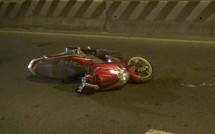 TP. HCM: Hai thanh niên chạy ngược chiều tông người đàn ông nguy kịch trên Quốc lộ 1
