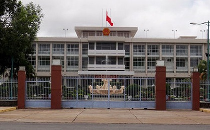Cần Thơ "cấm" công chức mặc quần jean, áo thun đi làm