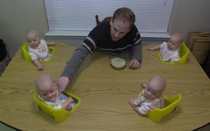 Chị em sinh 4 với điệu cười “cân” cả thế giới nay đã thành thiếu nữ cả rồi