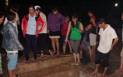 Nam sinh lớp 4 bị lọt xuống mương thoát nước mất tích trong cơn mưa