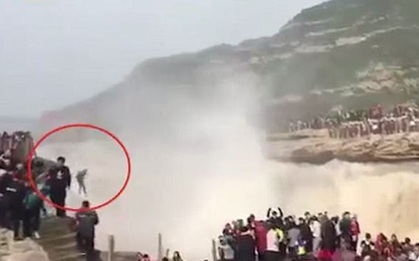 Trèo rào bảo vệ tại khu du lịch, người đàn ông suýt mất mạng khi ngã xuống thác nước